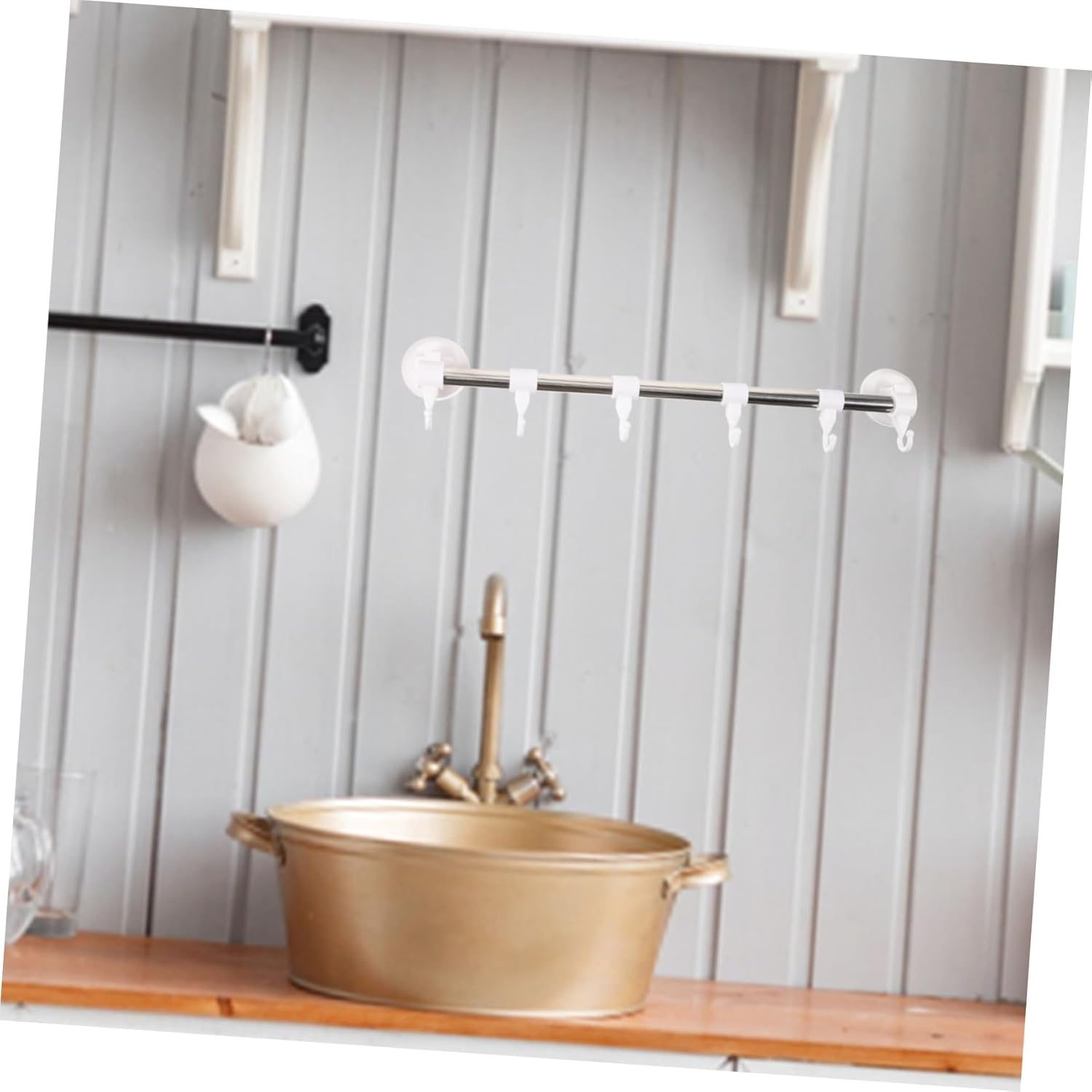 Housoutil 6 Hook Suction Cup Towel Mount 1