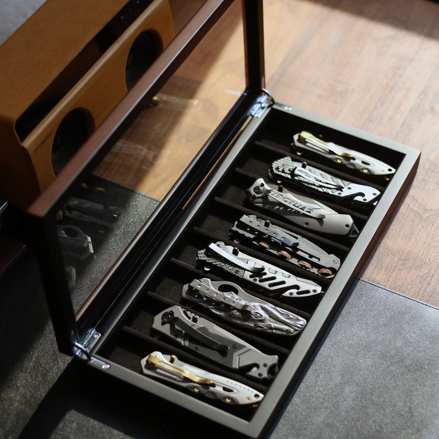 Besforu 8 Pocket Knife Display Case Organizer with Glass Window