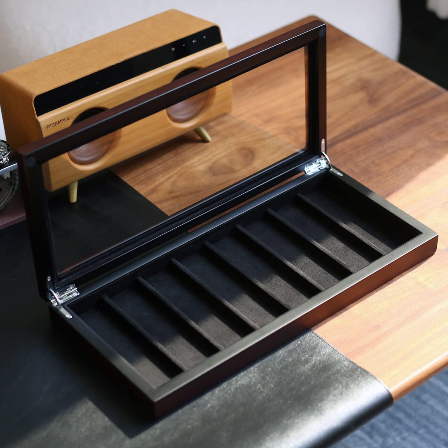 Besforu 8 Pocket Knife Display Case Organizer with Glass Window