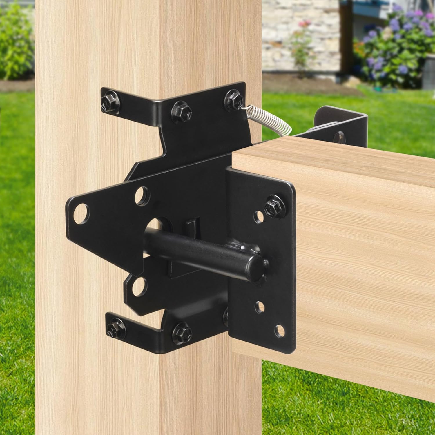 Self-Locking Gate Latch with Gravity Mechanism