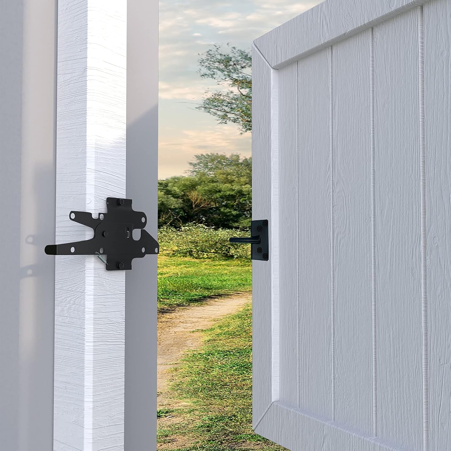 Durable Self-Closing Gate Latch for Outdoor Spaces